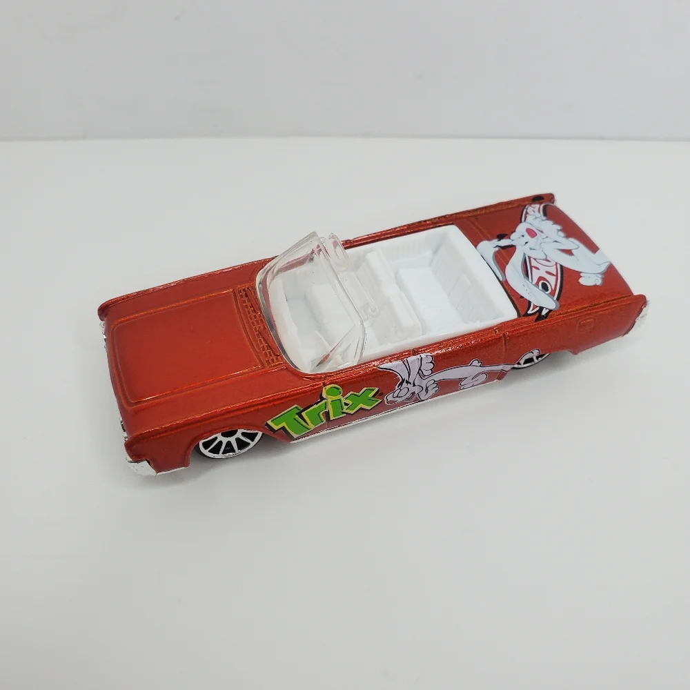 Mattel Hot Wheels 1964 Red White Trix Lincoln Continental‎ Convertible 1:64